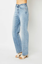 Load image into Gallery viewer, Light Wash Straight Leg Jeans (Judy Blues)
