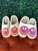 Load image into Gallery viewer, Smiley Face Slippers
